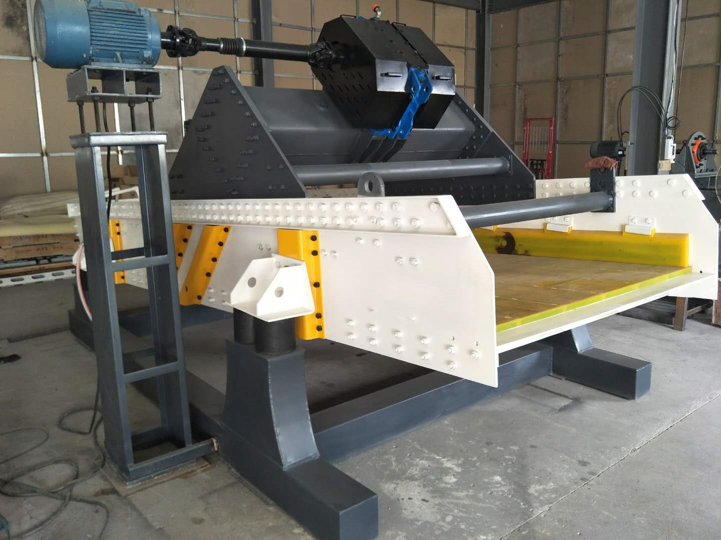 激振器式高頻脫水篩的產(chǎn)品優(yōu)勢(shì)比振動(dòng)電機(jī)的體現(xiàn)在哪方面？22